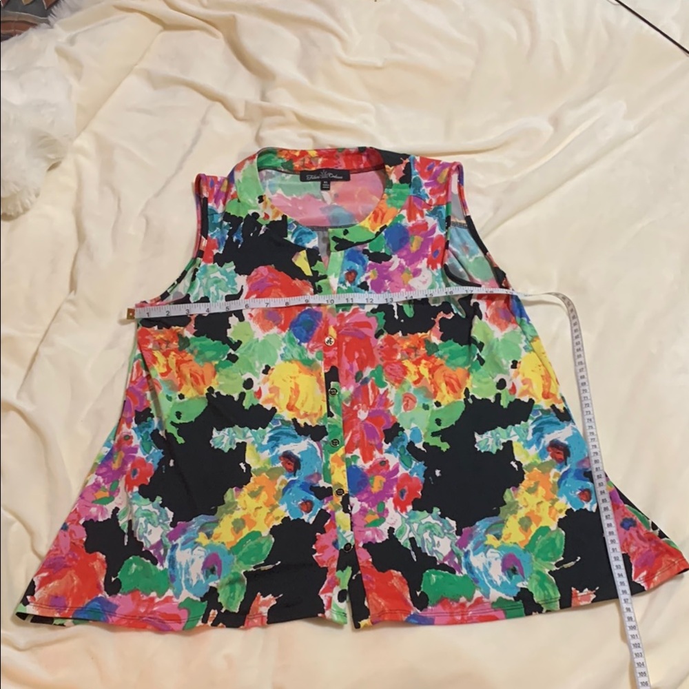 FUTURE CONTESSA- Colorful Woman’s Sleeveless Top (XL)